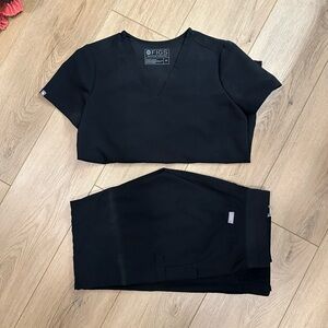 Women’s Figs Scrub Set in Black, XS Top and Bottom.